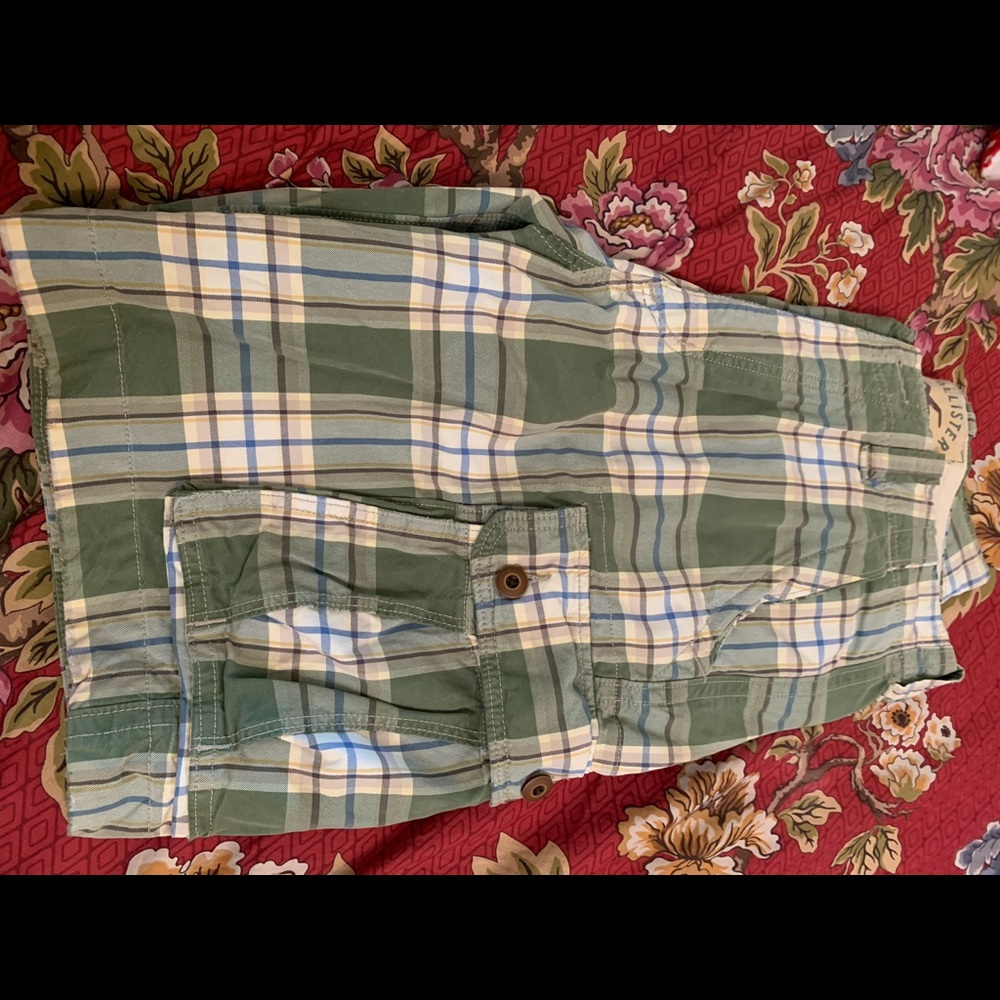 Men’s sz 32 Hollister green plaid shorts